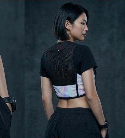 Run Vest 01 — action